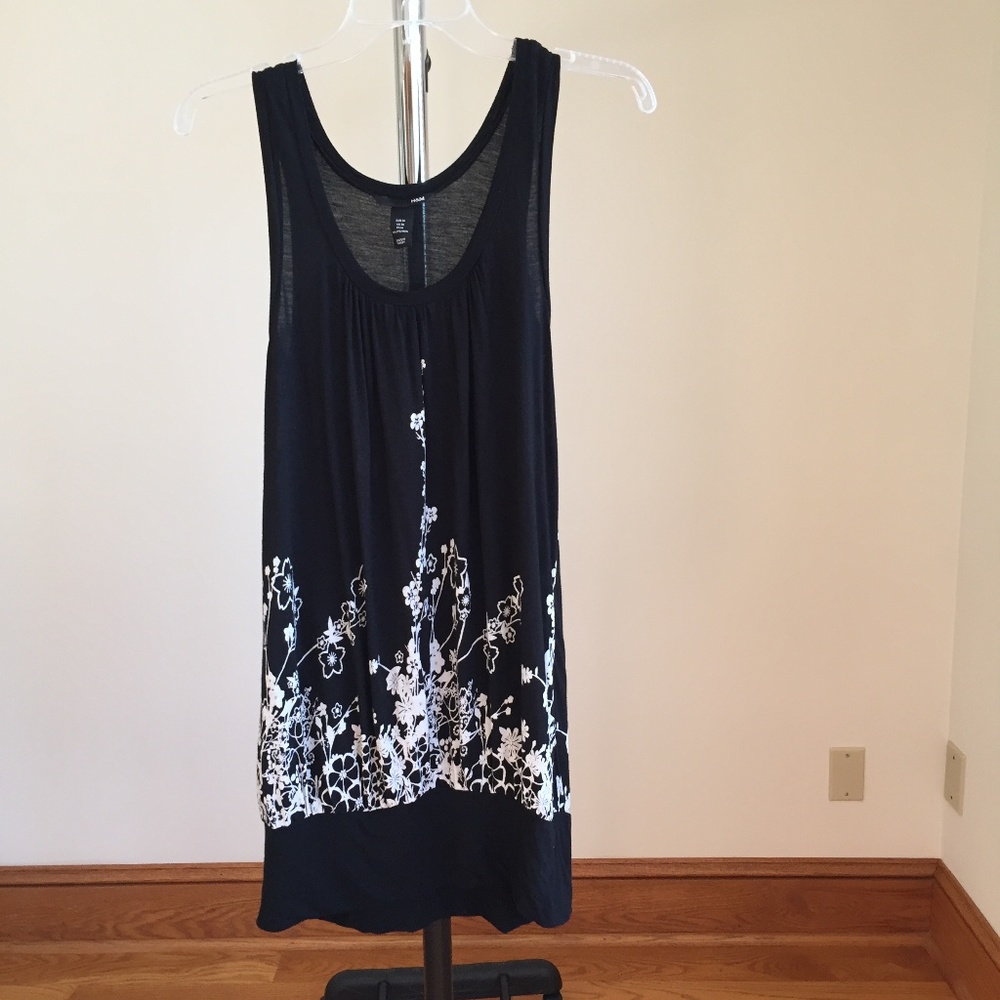 Black & White Floral Nightgown, Medium